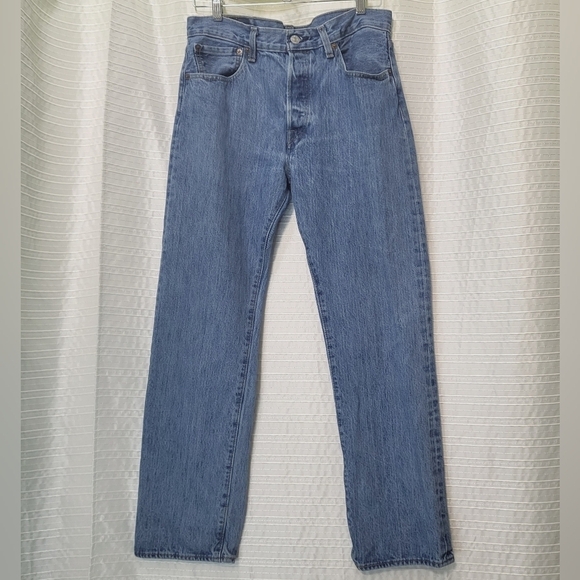 Levi's 501 Classic Jeans Light-Med Wash Men's 32x30 (actual 34x29) - Picture 1 of 9